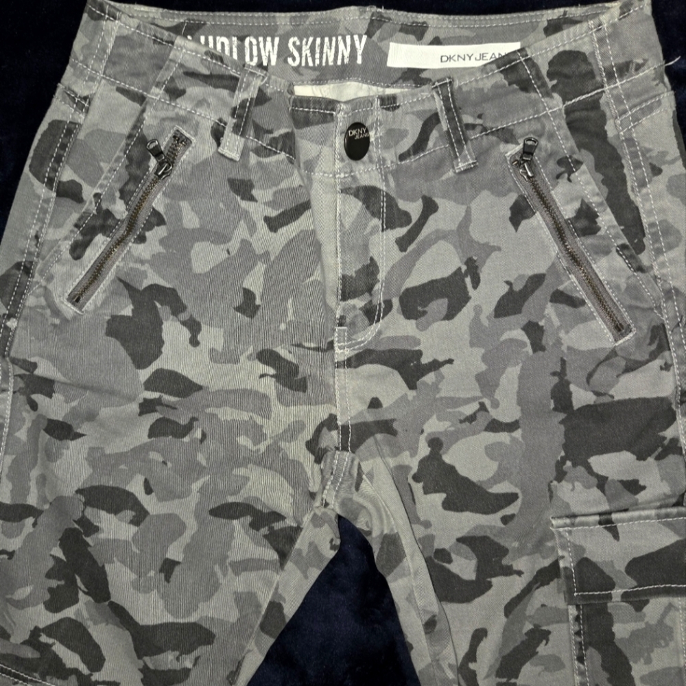 DKNY Ludlow Skinny Gray Camouflage Jeans, Size 04